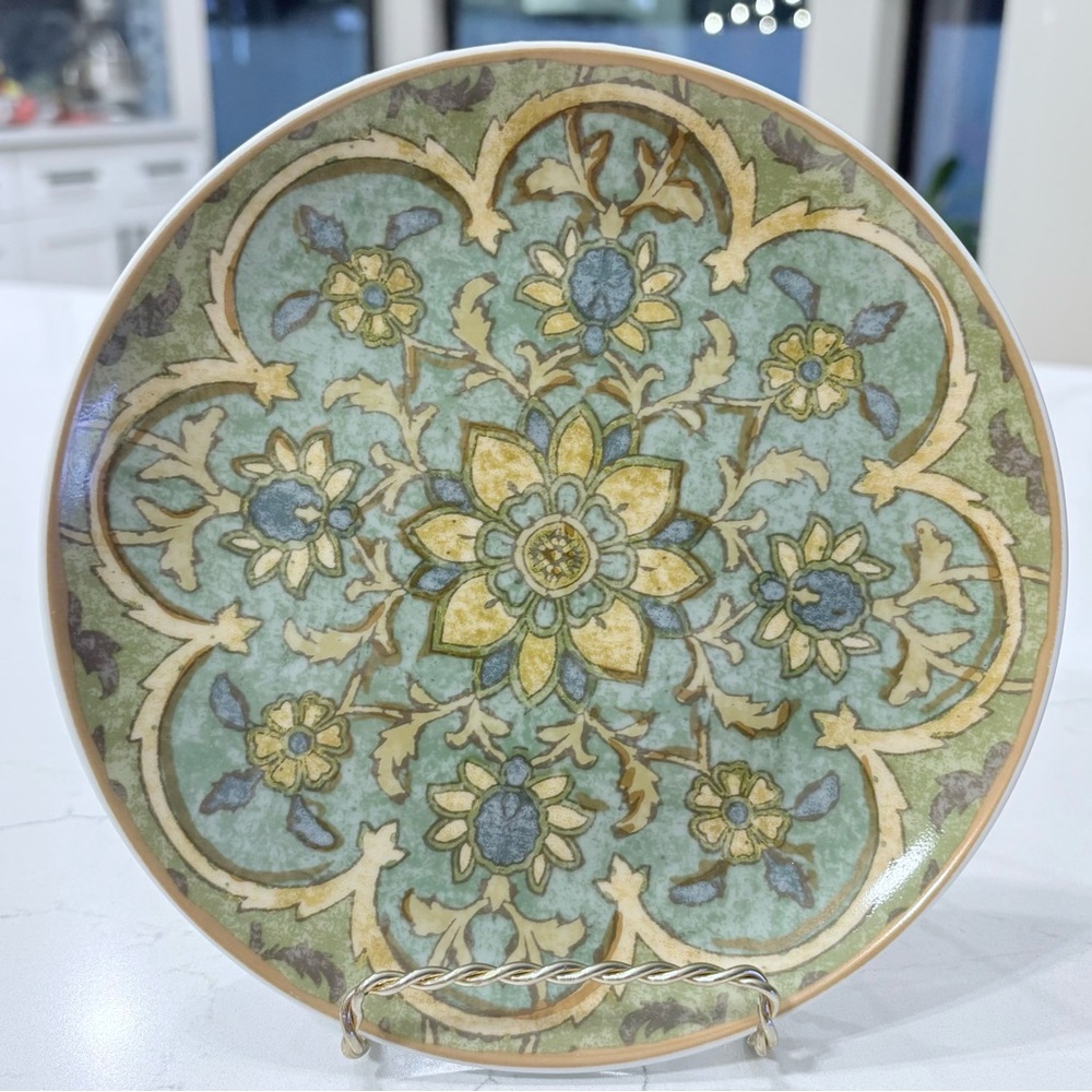 Pottery Barn Holiday Salad Luncheon Desert Plate 7,5”diameter blue green gold